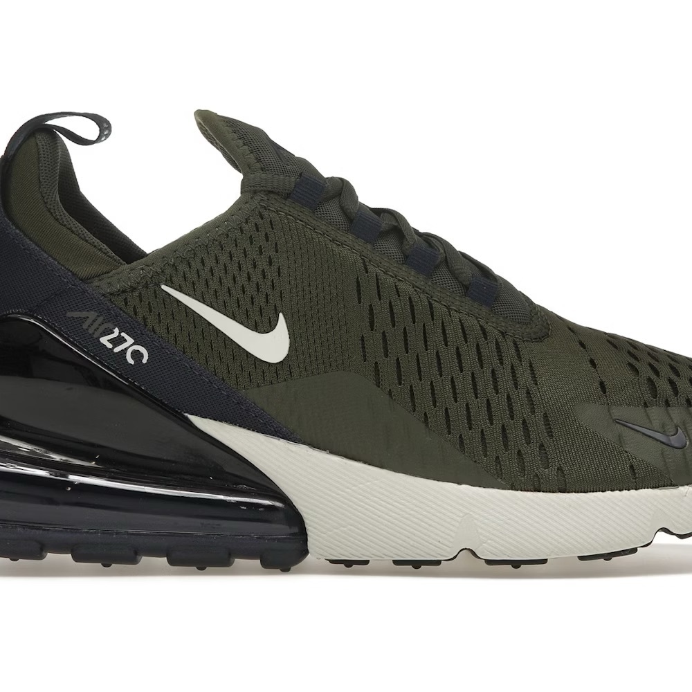 NIKE AIR MAX 270 - Like New!